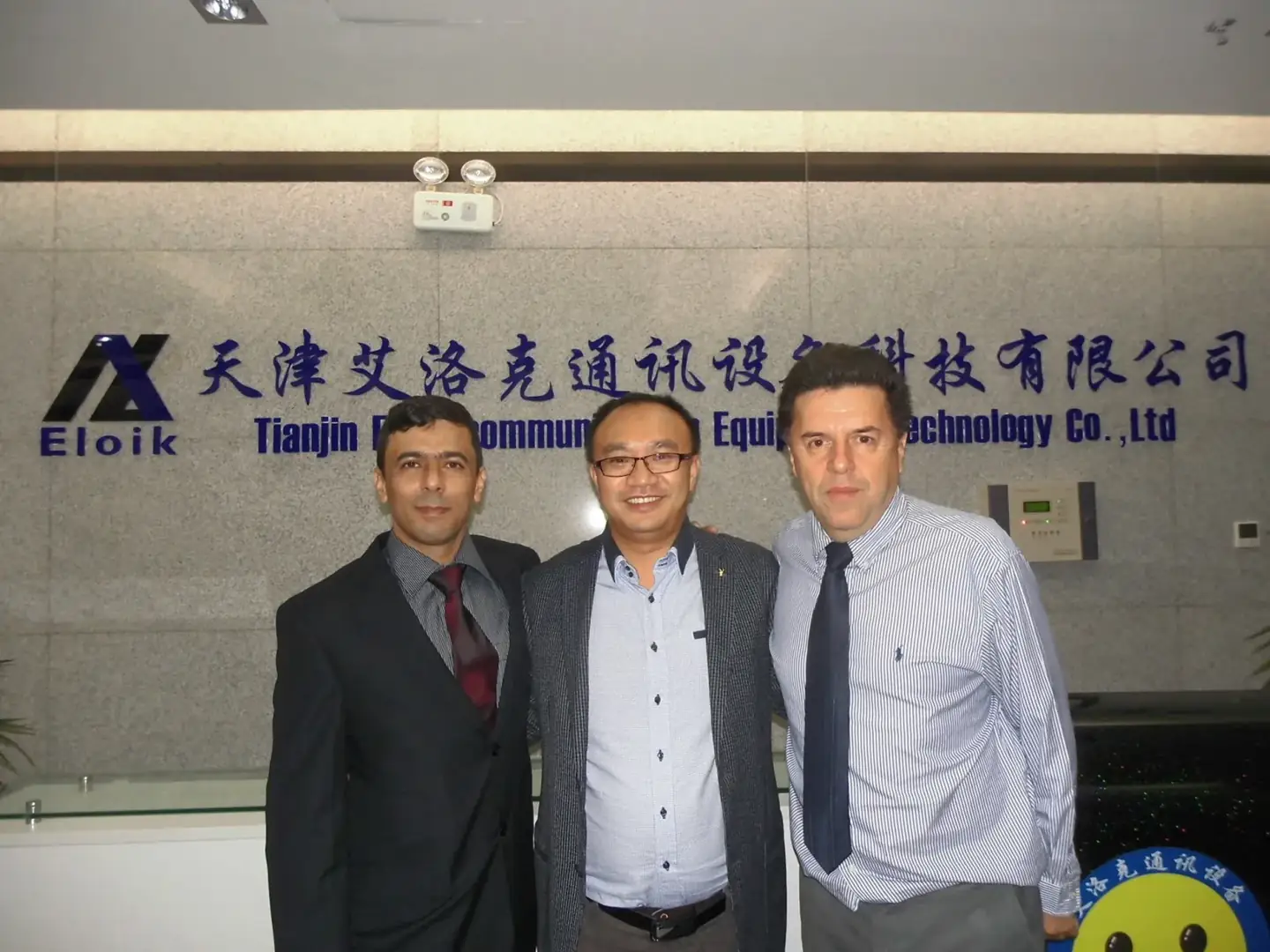 Leandro dos Santos na sede da Eloik, fabricante chinesa de fusionadoras de fibra óptica